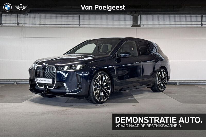 M carbonschwarz metallic (zwart metallic) Gebruikt 2025 BMW iX Comfort Edition SUV | € 102.511 - Afbeelding 1/4