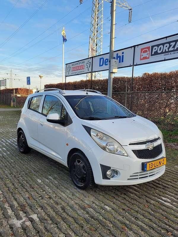 Wit Occasion 2010 Chevrolet Spark LT Hatchback | € 1.795 (Goede deal) - Afbeelding 1/4