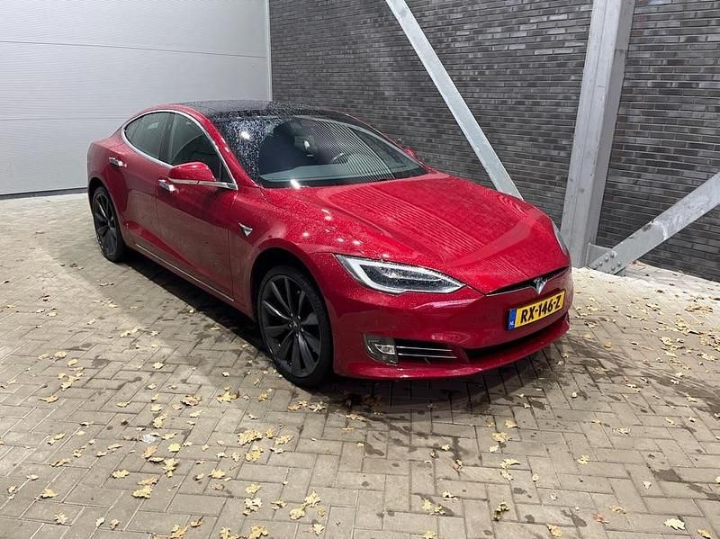 Rood Gebruikt 2018 Tesla Model S Hatchback | € 20.800 (Goede deal) - Afbeelding 1/1