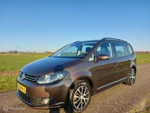 Bruin Gebruikt 2011 VW Touran Trendline MPV | € 6.249 (Eerlijke prijs) - Afbeelding 1/4