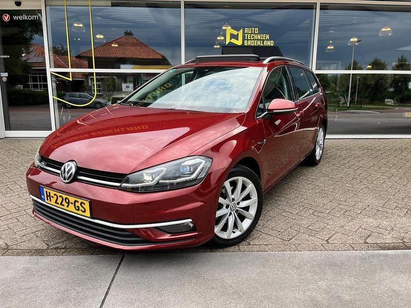 Rood Gebruikt 2020 VW Golf Sportsvan Highline MPV | € 16.950 (Eerlijke prijs) - Afbeelding 1/4