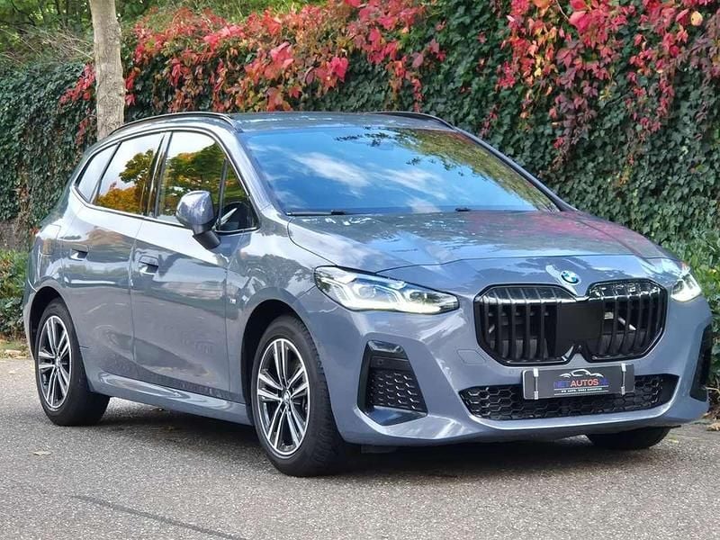 Grijs Gebruikt 2022 BMW 218 SUV | € 29.999 (Iets duurder) - Afbeelding 1/4