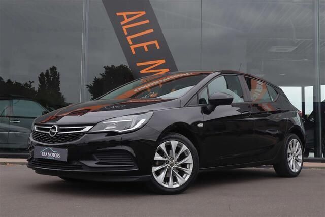 Zwart Gebruikt 2018 Opel Astra Sedan | € 12.999 (Eerlijke prijs) - Afbeelding 1/4