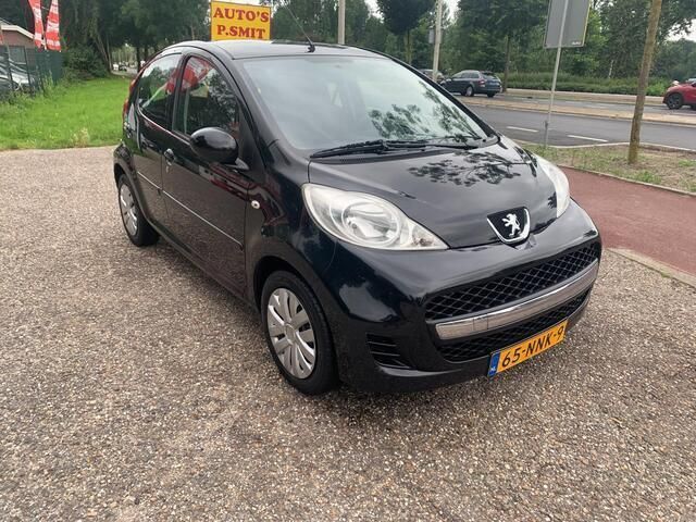 Zwart Gebruikt 2010 Peugeot 107 Urban Move Hatchback | € 3.950 (Duur) - Afbeelding 1/4