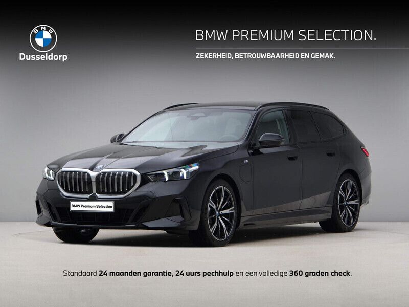 Zwart, metallic lak Gebruikt 2024 BMW 530e M Sport Stationwagen | € 63.950 - Afbeelding 1/4