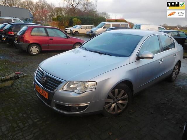 Grijs Gebruikt 2010 VW Passat Comfortline Sedan | € 2.950 (Goede deal) - Afbeelding 1/4