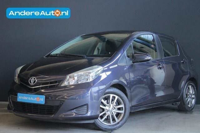, metallic lak Gebruikt 2014 Toyota Yaris Hatchback | € 8.595 (Eerlijke prijs) - Afbeelding 1/4