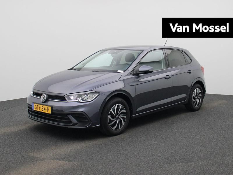 Grijs Gebruikt 2024 VW Polo Edition Hatchback | € 24.900 (Eerlijke prijs) - Afbeelding 1/4