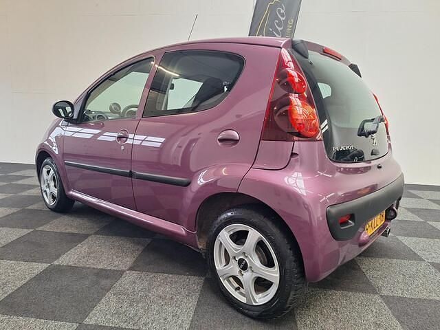 Occasion Peugeot 107 Envy 68 PK (50 kW) 2013 Paars (metallic) Hatchback