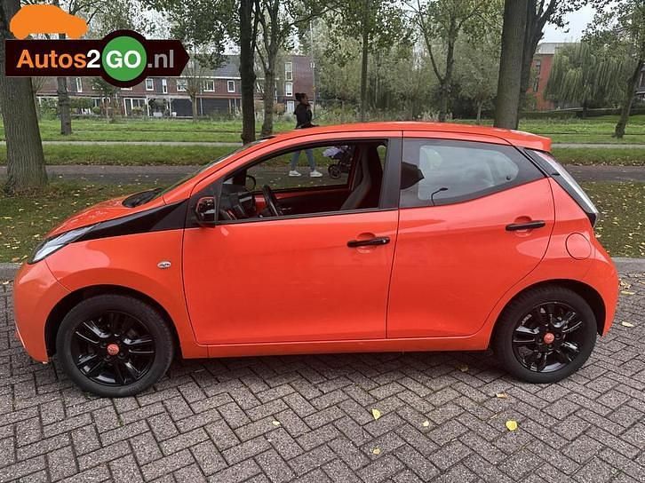 Occasion Toyota Aygo X-play 69 PK (50 kW) 2014 Oranje Hatchback