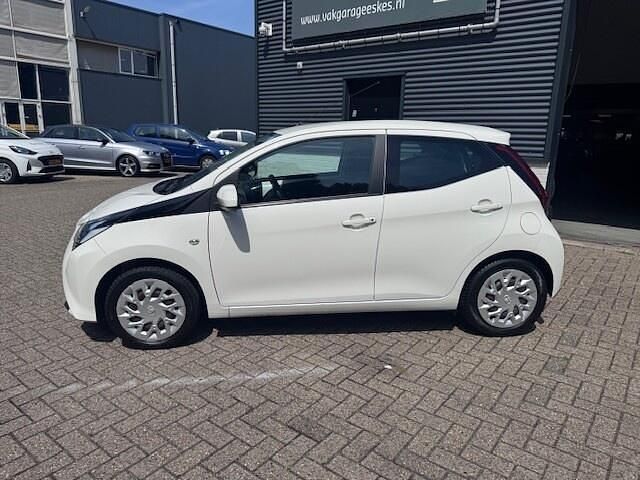 Occasion Toyota Aygo X-play 72 PK (52 kW) 2018 Wit Hatchback