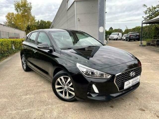Zwart Gebruikt 2017 Hyundai i30 Sedan | € 17.500 (Eerlijke prijs) - Afbeelding 1/4