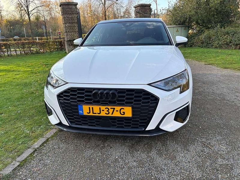 Wit Gebruikt 2022 Audi A3 Hatchback | € 25.500 (Super prijs) - Afbeelding 1/4