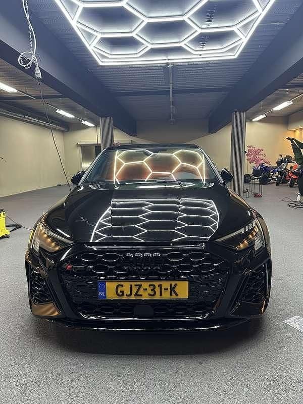 Zwart Gebruikt 2022 Audi RS3 Hatchback | € 64.495 (Iets duurder) - Afbeelding 1/4