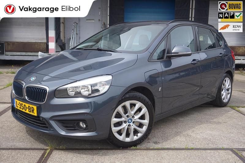 Grijs Gebruikt 2017 BMW 225 Active Tourer iPerformance MPV | € 12.995 (Goede deal) - Afbeelding 1/4