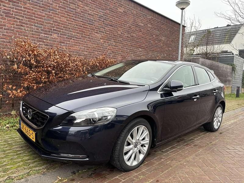 Blauw Gebruikt 2016 Volvo V40 Hatchback | € 14.900 (Super prijs) - Afbeelding 1/4