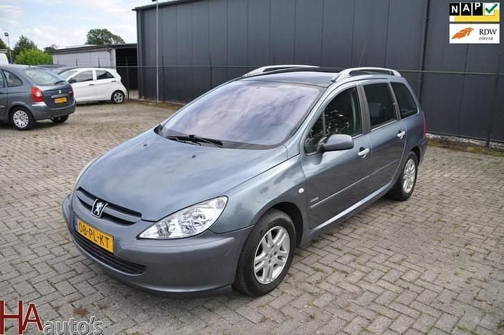 Grijs Occasion 2004 Peugeot 307 Stationwagen | € 1.499 (Eerlijke prijs) - Afbeelding 1/4
