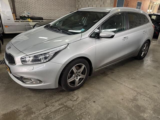 Grijs (metallic) Occasion 2012 Kia Ceed Sportswagon Premium Stationwagen | € 2.950 (Goede deal) - Afbeelding 1/4