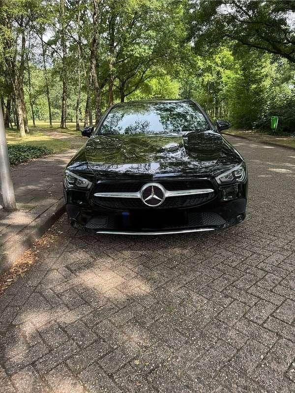 Zwart Gebruikt 2021 Mercedes CLA180 Shooting Brake Business Stationwagen | € 20.500 - Afbeelding 1/4