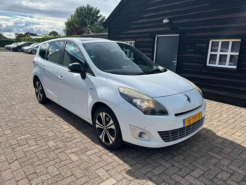 Wit, andere lak Gebruikt 2012 Renault Scénic III Bose Edition MPV | € 3.750 (Super prijs) - Afbeelding 1/4