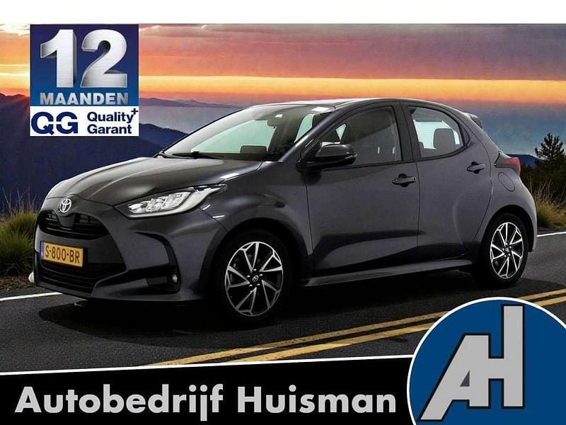 Grijs Gebruikt 2023 Toyota Yaris Hybrid Hatchback | € 19.888 (Eerlijke prijs) - Afbeelding 1/4