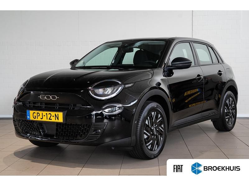 Zwart Gebruikt 2024 Fiat 600 Urban SUV | € 25.445 (Eerlijke prijs) - Afbeelding 1/4
