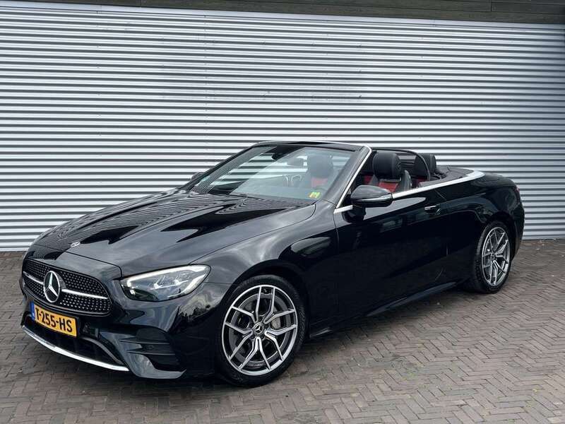 Zwart Gebruikt 2021 Mercedes E200 AMG line Cabriolet | € 53.900 - Afbeelding 1/4