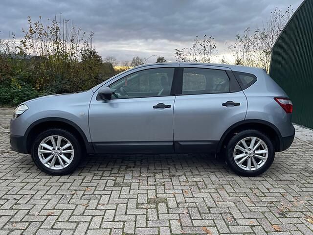 Grijs Gebruikt 2010 Nissan Qashqai Visia SUV | € 5.395 (Eerlijke prijs) - Afbeelding 1/4