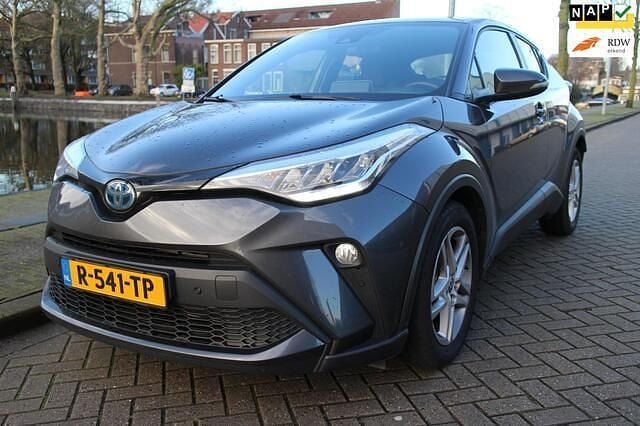 Grijs Gebruikt 2022 Toyota C-HR Business Edition SUV | € 22.950 (Goede deal) - Afbeelding 1/4