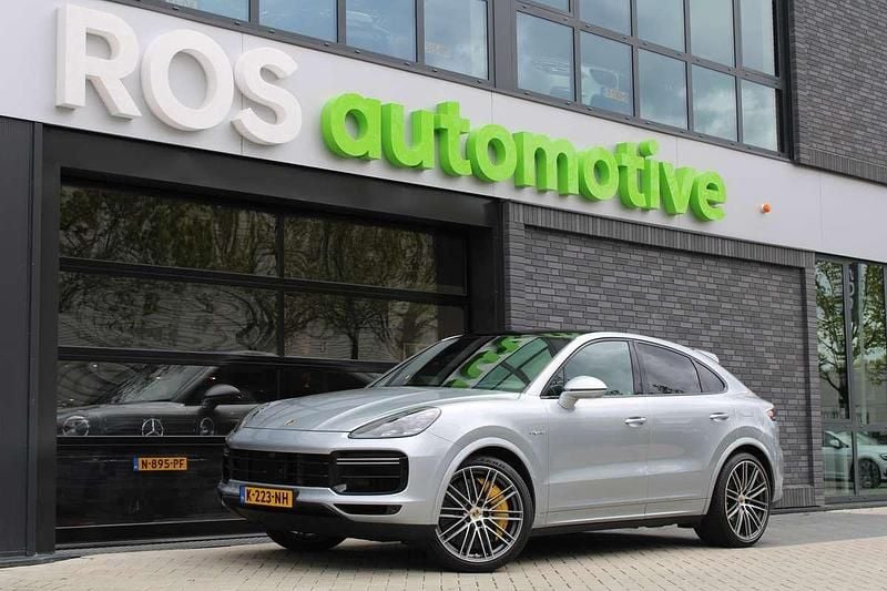 Grijs (metallic) Gebruikt 2020 Porsche Cayenne Turbo S SUV | € 92.950 (Eerlijke prijs) - Afbeelding 1/4