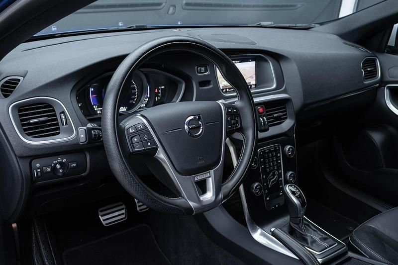 Occasion Volvo V40 153 PK (112 kW) 2019 Blauw Hatchback