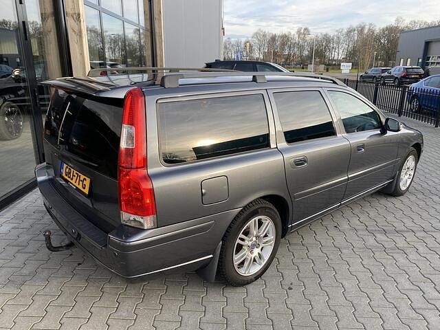 Grijs Occasion 2007 Volvo V70 Momentum Stationwagen | € 11.500 - Afbeelding 1/4