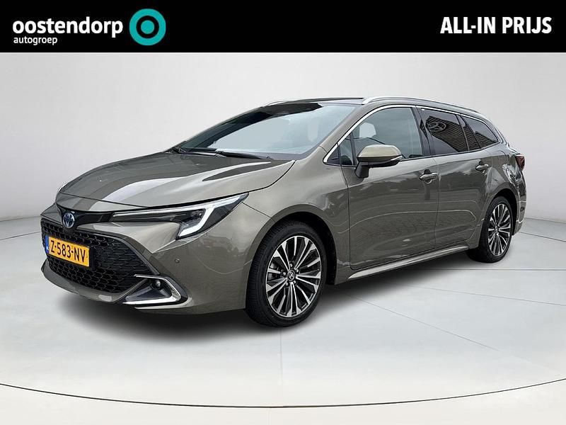 Groen Gebruikt 2024 Toyota Corolla Plus Stationwagen | € 32.945 (Eerlijke prijs) - Afbeelding 1/4