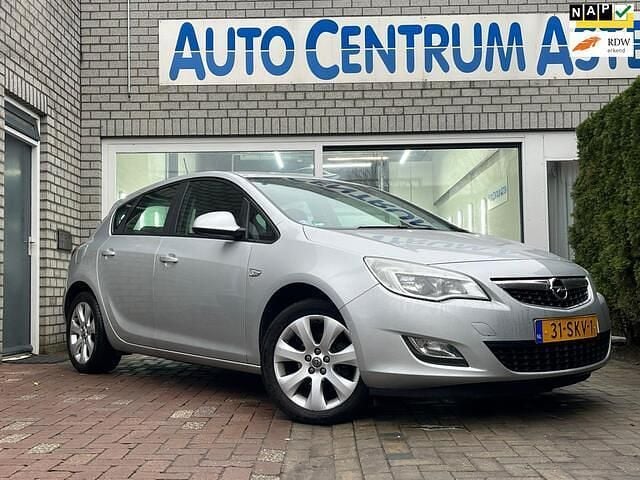 Grijs Gebruikt 2011 Opel Astra Edition Hatchback | € 3.499 - Afbeelding 1/4