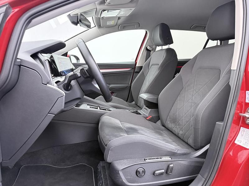 Occasion VW Golf VIII Business 110 PK (80 kW) 2023 Rood Stationwagen