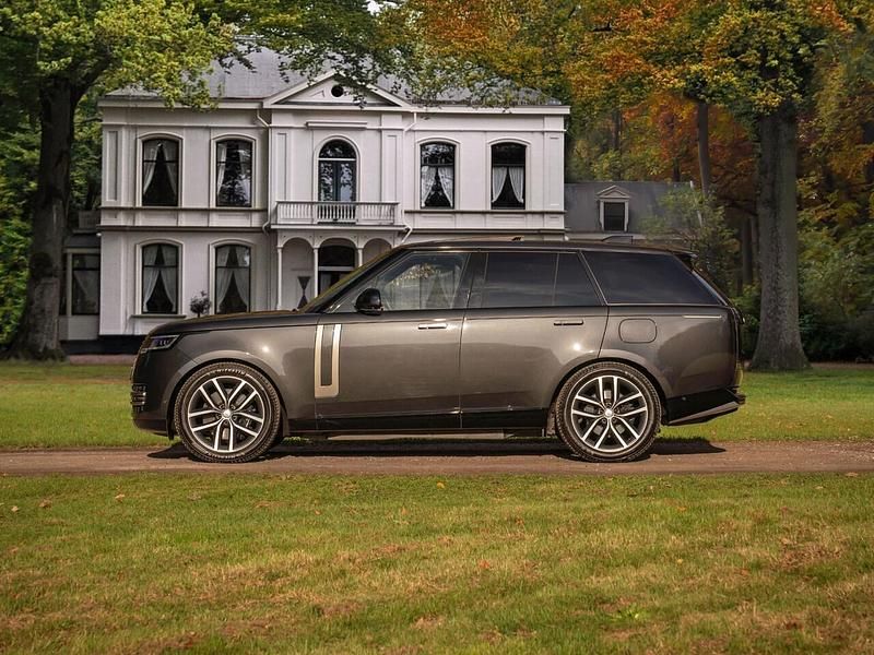 Grijs (metallic) Gebruikt 2024 Land Rover Range Rover HSE SUV | € 152.500 - Afbeelding 1/4