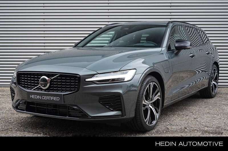 Groen Nieuw 2025 Volvo V60 Plus Stationwagen | € 64.450 (Duur) - Afbeelding 1/4