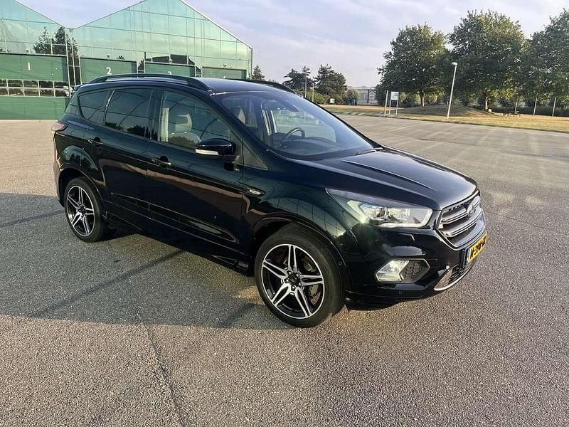 Zwart Gebruikt 2019 Ford Kuga ST-Line SUV | € 19.495 (Eerlijke prijs) - Afbeelding 1/4