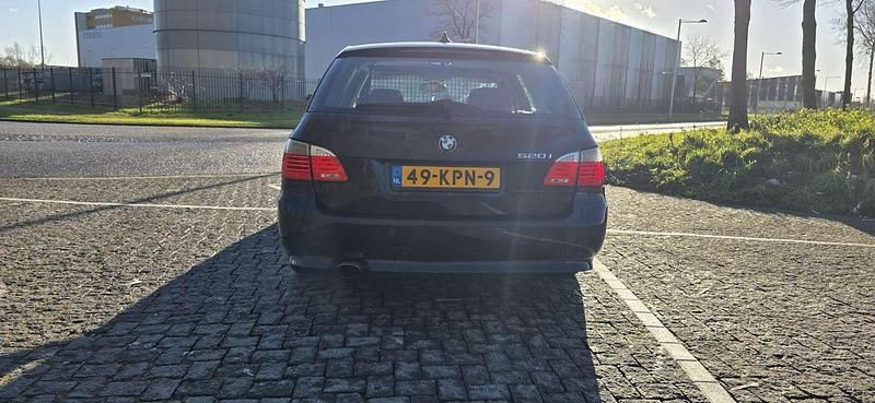 Zwart Occasion 2010 BMW 520 Efficient Dynamics Stationwagen | € 4.000 (Eerlijke prijs) - Afbeelding 1/4