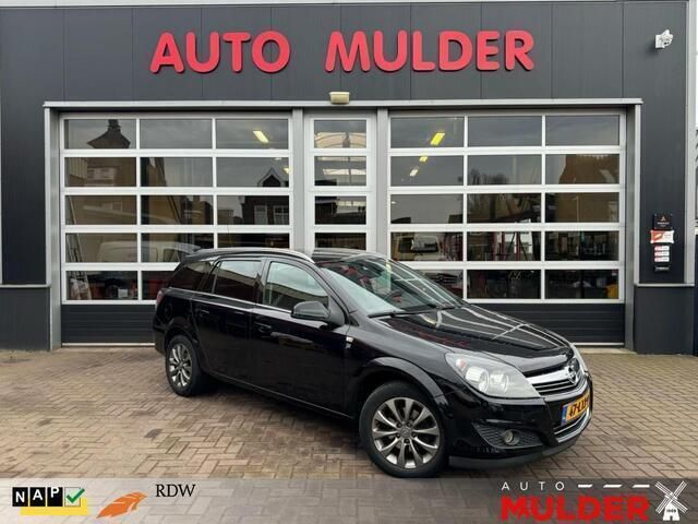 Zwart Gebruikt 2010 Opel Astra Edition Stationwagen | € 2.575 (Eerlijke prijs) - Afbeelding 1/3