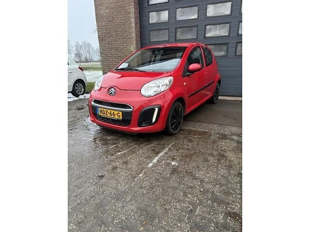 Rood Gebruikt 2013 Citroën C1 Hatchback | € 3.699 (Eerlijke prijs) - Afbeelding 1/4