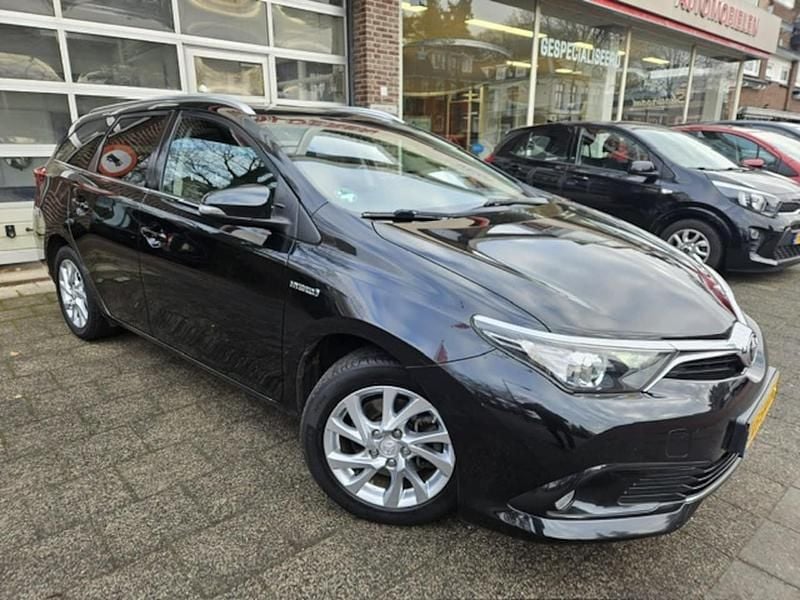 Zwart Occasion 2016 Toyota Auris Hybrid Trend Hatchback | € 10.900 (Goede deal) - Afbeelding 1/4