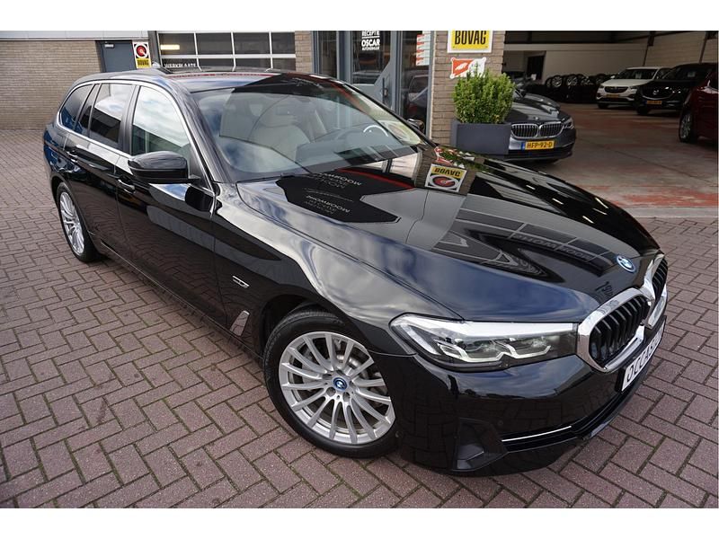 Zwart Gebruikt 2022 BMW 530 Stationwagen | € 34.945 (Goede deal) - Afbeelding 1/4