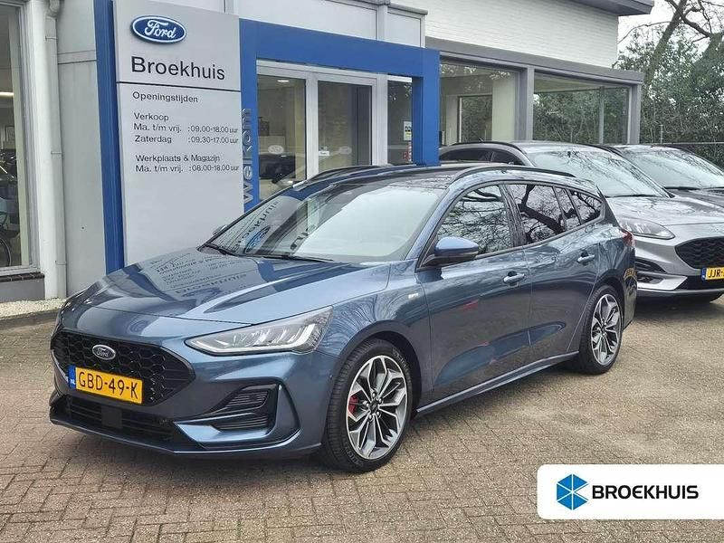 Blauw Occasion 2024 Ford Focus ST-Line X Stationwagen | € 27.400 (Iets duurder) - Afbeelding 1/4
