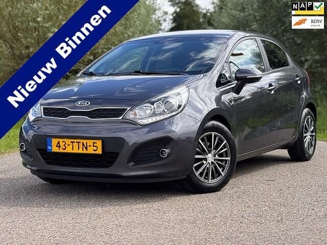Grijs Gebruikt 2012 Kia Rio Hatchback | € 6.900 (Eerlijke prijs) - Afbeelding 1/4