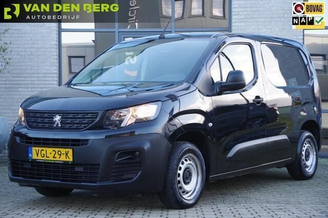 Zwart Gebruikt 2020 Peugeot Partner MPV | € 7.750 (Eerlijke prijs) - Afbeelding 1/4