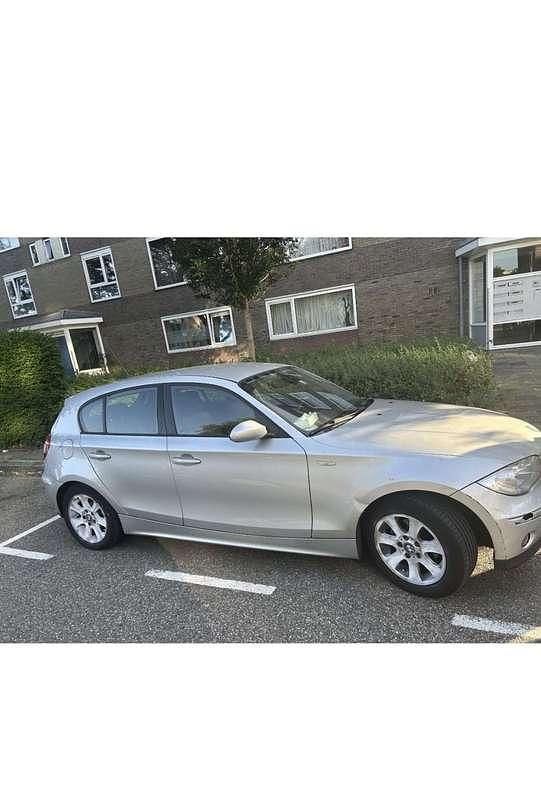 Grijs Gebruikt 2005 BMW 116 Executive Hatchback | € 2.000 (Eerlijke prijs) - Afbeelding 1/4