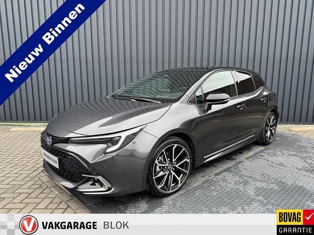 Grijs Gebruikt 2024 Toyota Corolla Hybrid Executive Hatchback | € 33.950 (Eerlijke prijs) - Afbeelding 1/4