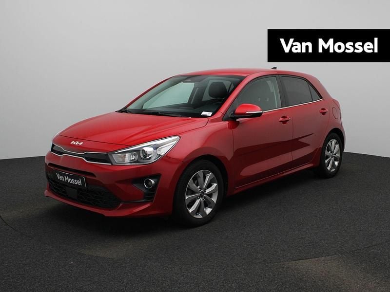 Rood Gebruikt 2022 Kia Rio Hatchback | € 17.400 (Eerlijke prijs) - Afbeelding 1/4