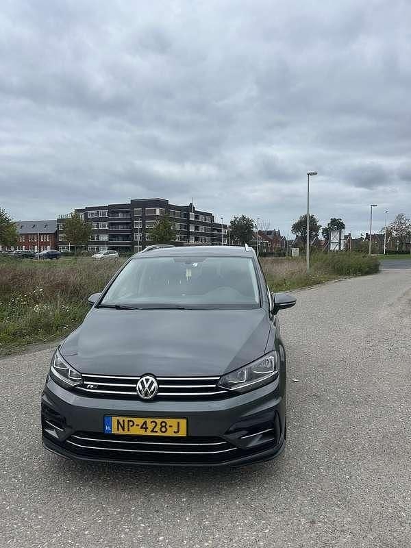 Grijs Gebruikt 2017 VW Touran Highline MPV | € 16.500 (Goede deal) - Afbeelding 1/4